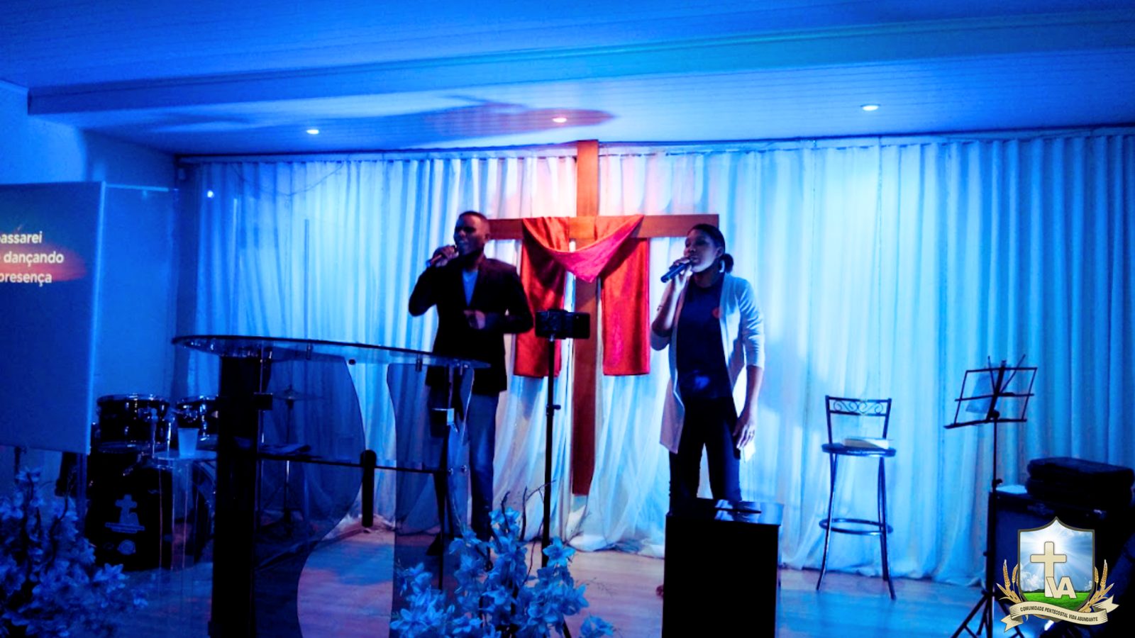 Momento do culto na Igreja Vida Abundante